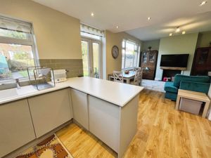 Kitchen Diner- click for photo gallery